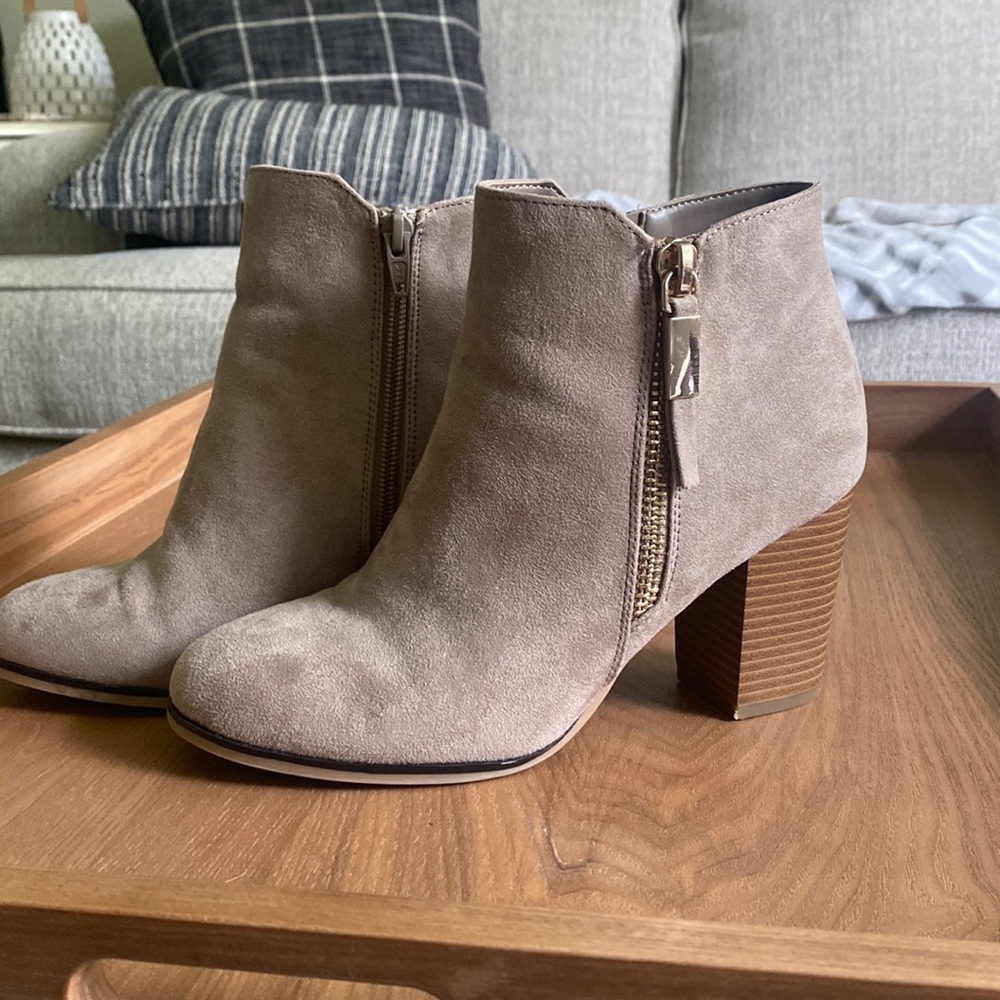Apt. 9 Taupe Heels Size 8.5